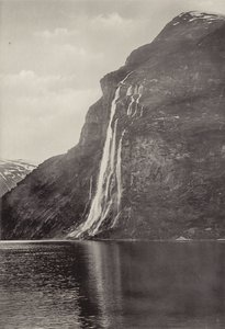 Siedem Sióstr (Wodospad) Geiranger (zdjęcie czarno-białe) autorstwa Norwegian Photographer