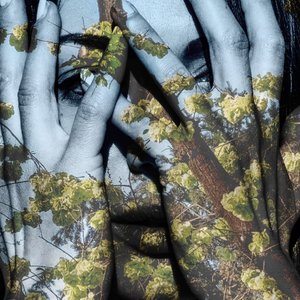 Maura, 2022 (cyfrowe media mieszane) autorstwa Olivia Gozzano