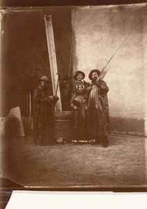 [Artysta, jego matka i przyjaciele w rybackich strojach], ca. 1860.