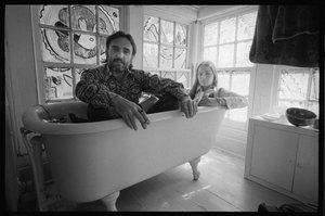Dennis Hopper i żona Michelle Phillips w wannie w Nowym Meksyku