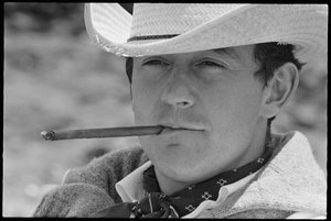 Louis Malle na planie „Viva Maria” autorstwa Orlando Suero