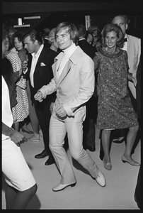 Rudolf Nureyev na przyjęciu w Malibu
