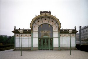 Art Nouveau: widok na pawilon stacji metra Karlsplatz (obecnie kawiarnia) wykonany przez architekta Otto Wagnera (1841-1918) (Secesja Wiedeńska) 1894-1899 Wiedeń, Austria