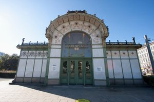 Stacja Karlsplatz Stadtbahn projektu Otto Wagnera, Wiedeń (Wien), Austria
