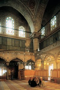 Architektura, sztuka osmańska: Wnętrze Błękitnego Meczetu lub Sultanahmet Camii zbudowanego przez Mehmeta Agę (1609-1616). Turcja Istanbul. autorstwa Ottoman School