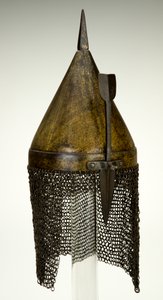 Hełm, być może XVI w., przebudowany w XIX w. (rudyzane żelazo ze złoceniami) autorstwa Ottoman School