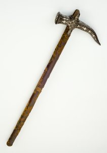 Młot wojenny, ok. 1680 (żelazo i drewno ze srebrnym drutem i tekstyliami) autorstwa Ottoman School