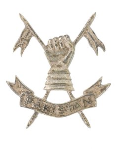 Odznaka na czapkę, Pakistan Armored Corps (metalowa) autorstwa Pakistani School