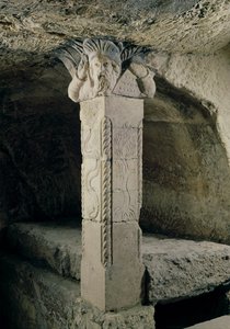 Kolumna z krypty, z głową Mojżesza tworzącą stolicę, AD 415 autorstwa Paleo Christian