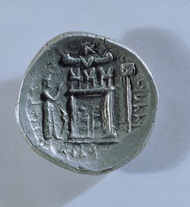 Tetradrachma z Vahbarz, król Persów, przedstawiający zoroastryjski ołtarz ognia (rewers) (patrz także 180367)