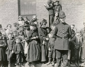 Pogrzeb londyńskiego policjanta, 1894 r autorstwa Paul Martin