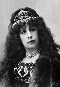 Aimee Tessandier (ur. 1851-), francuska aktorka i piosenkarka, sfotografowana przez Paula Nadara w latach 1890–1905, wyciąg z kolekcji Felixa Potina, 500 współczesnych gwiazd, śpiewaków operowych i dramatycznych Francji autorstwa Paul Nadar