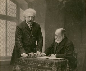 [Dwóch mężczyzn we wnętrzu, prawdopodobnie René Thorel i Hollman]. autorstwa Paul Nadar