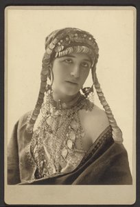 [Nieznana kobieta w kostiumie teatralnym]. autorstwa Paul Nadar