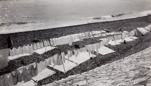 Suszenie prania na plaży, Nicea autorstwa Paul Nash