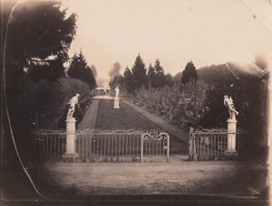 Scena ogrodowa z rzeźbą, ok. 1853 (zdjęcie) autorstwa Paul Thivier