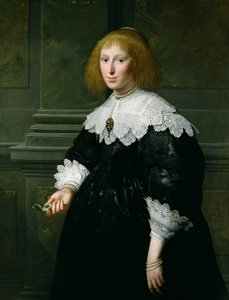 Portret kobiety trzymającej zegarek