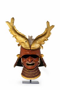 Kawari kabuto (egzotyczny hełm) (włosie z dzika i lakierowane żelazo)