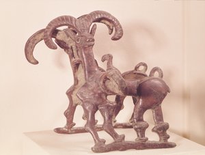 Wędzidła końskie zdobione dwoma koziorożcami, Lorestan, Iran, VIII-VII w. p.n.e. (brąz) autorstwa Period Neo Elamite