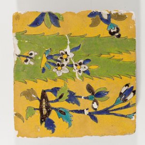 Perska płytka ceramiczna z XVIII wieku w kolorze żółtym autorstwa Persian School