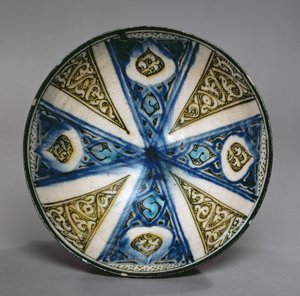 Naczynie, Kaszan, Iran, okres seldżucki, koniec XIII w. (pasta kamienna z polichromią pod glazurą)