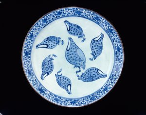 Danie z kuropatwy, Iran, okres Safawidów, XVIII w. (pasta kamienna z niebieską glazurą)