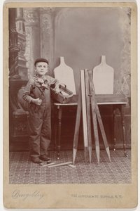 Portret pomocnika cieśli, ok. 1900 (zdjęcie) autorstwa Peter Dingeldey