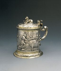 Kufel, ciało repusowane i ścigane z Jakubem walczącym z aniołem, a Abraham i Sara udzielający gościny Trójcy, Gdańsk, ok. 1690 (paczka pozłacane srebro) autorstwa Peter III Rohde