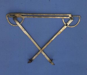 Trygonometr, ok.1580 (mosiądz) autorstwa Philippe Danfrie
