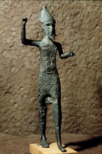 Fenicja: figurka boga z brązu. Znajdź w morzu w pobliżu Selinunte (Selinonte), Sycylia. XIV-XIII wiek p.n.e. Palermo, Narodowe Muzeum Archeologiczne