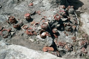 Cywilizacja Fenicjan: pozostałości waz, miejsce tophet punickiego miasta Sulcis na obecnej wyspie Sant