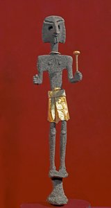 Sztuka fenicka: statuetka boskości w srebrze i złocie. XX lub XIX w. p.n.e. Z Ras Shamra (Ugarit lub Ougarit). Słońce 28 cm Muzeum Narodowe w Aleppo, Syria autorstwa Phoenician Phoenician