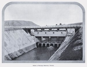 Wylot do Waranga Reservoir, Victoria (zdjęcie czarno-białe) autorstwa Photographer Australian