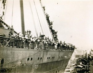 Mauretania w Sydney, maj 1940 (zdjęcie czarno-białe)