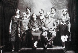 Rodzina wielodzietna, początek XX wieku (foto)