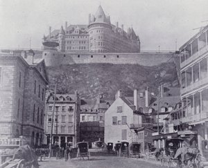 Kanada: Chateau Frontenac, Quebec (zdjęcie czarno-białe)