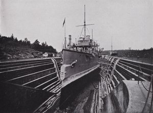 HMS „Flora” w Dock, Esquimalt, Kolumbia Brytyjska (zdjęcie czarno-białe) autorstwa Photographer Canadian