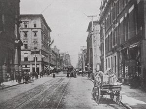 Patrząc w górę Yonge Street, Corner of King, Toronto (zdjęcie czarno-białe) autorstwa Photographer Canadian