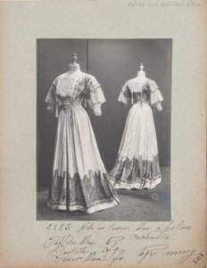 Strona albumu: House of Worth, kostium autorstwa Photographer French