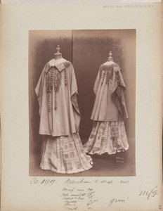 Strona albumu: House of Worth, Mantle autorstwa Photographer French