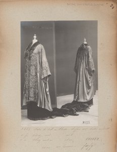 Strona albumu: House of Worth, Sortie de Bal autorstwa Photographer French
