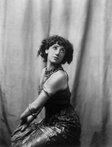 Tamara Karsavina jako niewolnica w „Kleopatrze” w Paryżu autorstwa Photographer French