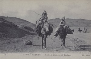 Podróżujący po algierskiej Saharze na drodze z Biskry do El Kantara (zdjęcie czarno-białe) autorstwa Photographer French