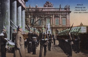 Zmiana warty w Neue Wache, Unter den Linden, Berlin, Niemcy (kolorowe zdjęcie) autorstwa Photographer German