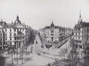 Charlottenburg, Kurfürstendamm, róg Uhlandstrasse i Grolmanstrasse (zdjęcie czarno-białe) autorstwa Photographer German