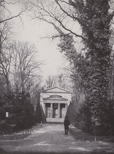 Charlottenburg, Mauzoleum, na zewnątrz (zdjęcie czarno-białe) autorstwa Photographer German