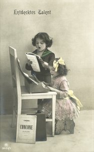 Dzieci śpiewają (zdjęcie kolorowe) autorstwa Photographer German
