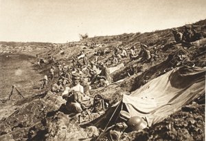 Batalion niemieckiej piechoty w pozycji rezerwowej, podczas natarcia na północ od Focsani, sierpień 1917 (zdjęcie czarno-białe) autorstwa Photographer German