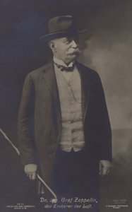 Graf Ferdinand von Zeppelin, niemiecki projektant i konstruktor sterowców (zdjęcie czarno-białe) autorstwa Photographer German