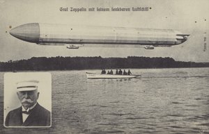 Graf Ferdinand von Zeppelin i jeden z jego sterowców (zdjęcie czarno-białe) autorstwa Photographer German